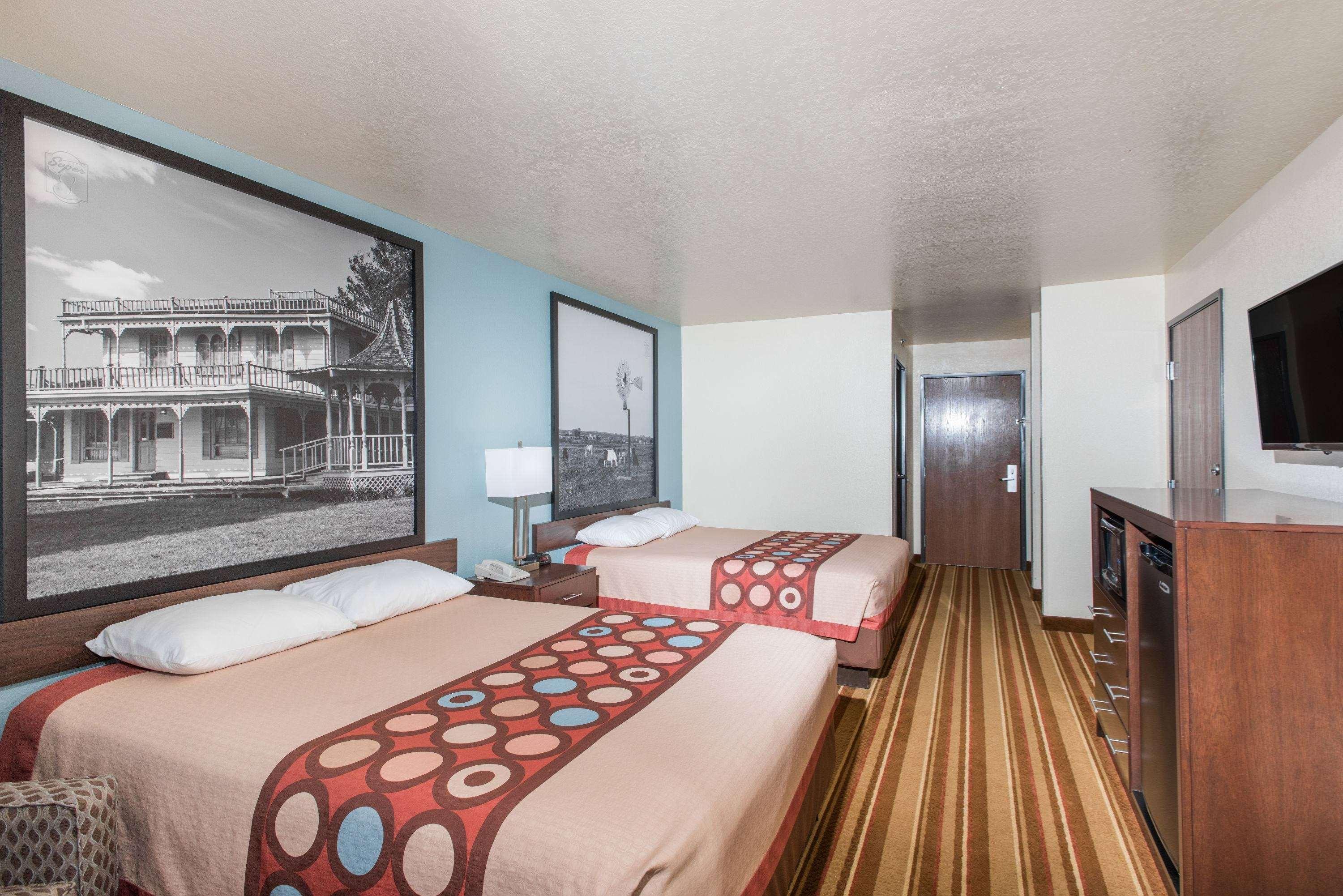 Super 8 By Wyndham Claremore Ok Exterior photo