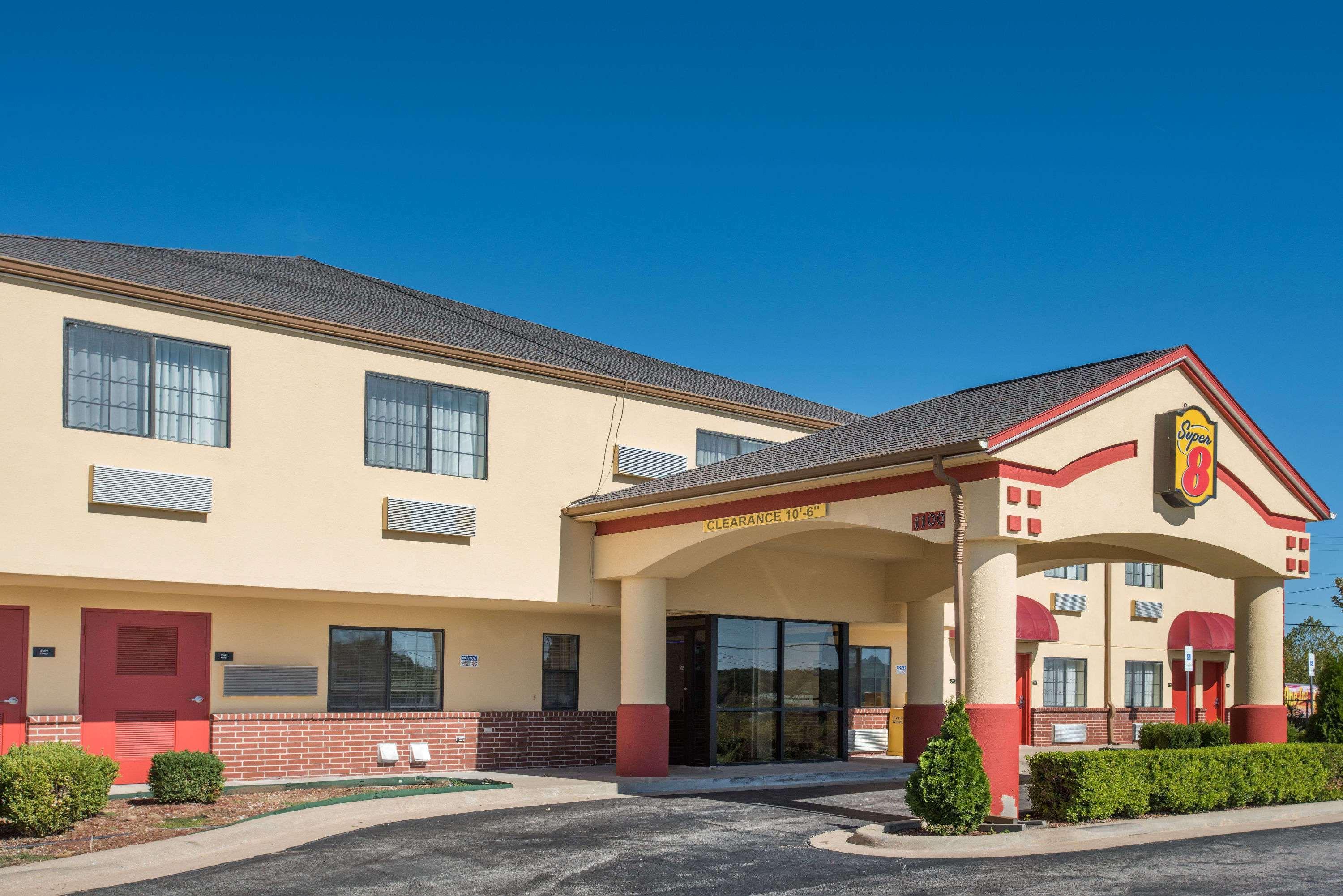 Super 8 By Wyndham Claremore Ok Exterior photo