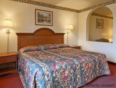 Super 8 By Wyndham Claremore Ok Exterior photo