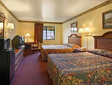 Super 8 By Wyndham Claremore Ok Exterior photo